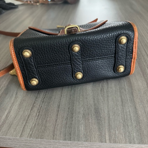 Vintage Dooney and Bourke All Weather Essex Arrowhead Black Leather Crossbody - Picture 9 of 9